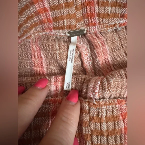 Free People, size XS sear sucker feel flare leg pants, tiny ruffle trim - Picture 4 of 8